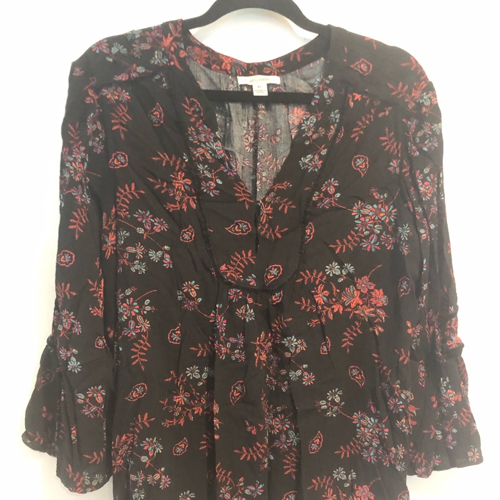 Black/red top